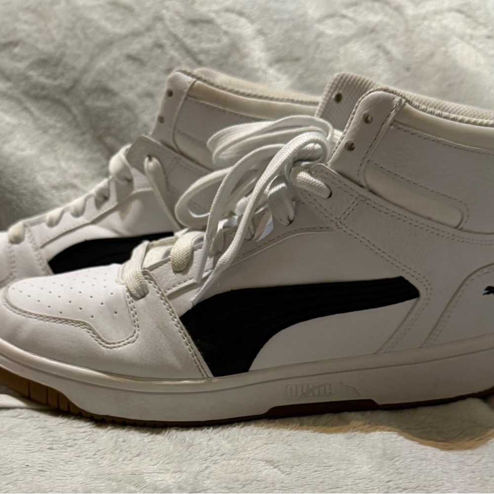 Puma Men's White and Black Sneakers